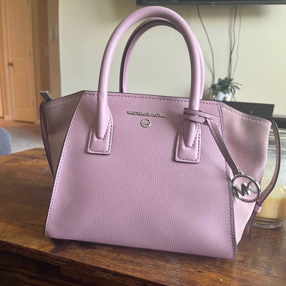 This is a Pretty Michael Kors Bag Has Been Used Like 3 Times Comes With Strap